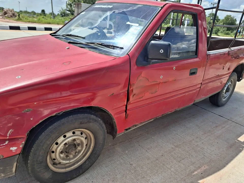1997 Isuzu TFR III 2