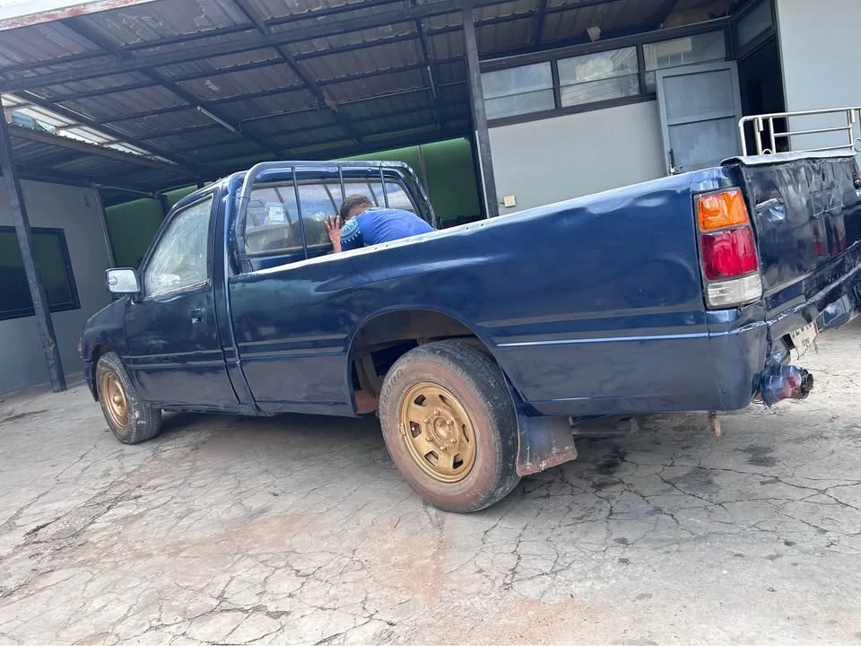 1993 Isuzu TFR III 3