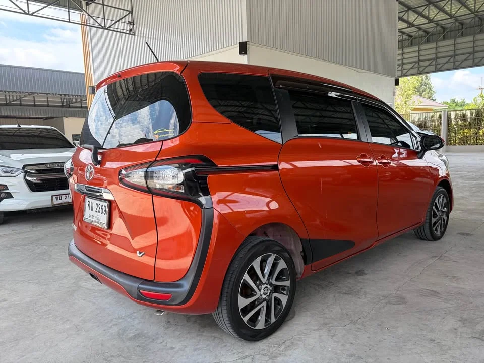 2016 Toyota Sienta II 2