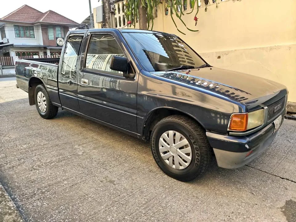 1994 Isuzu TFR III 2