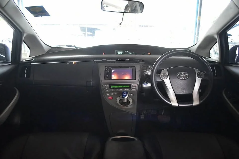 2012 Toyota Prius III 3
