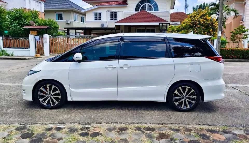 2010 Toyota Estima III 2
