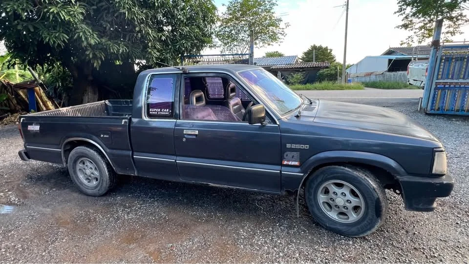 2000 Mazda B2500 IV 2
