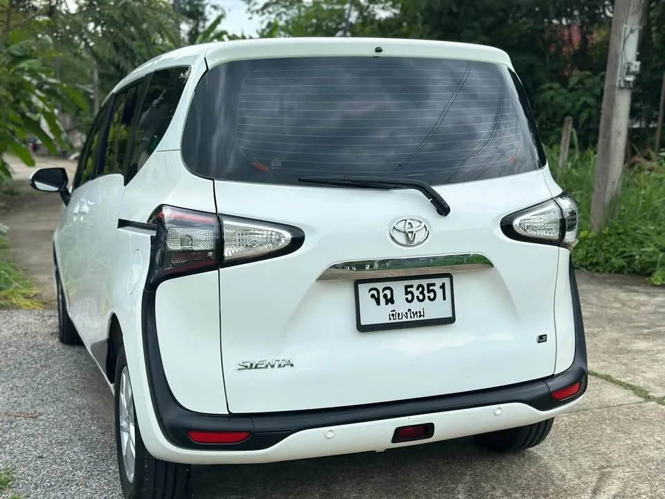 2017 Toyota Sienta II 2