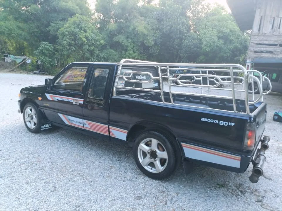 1992 Isuzu TFR III 3
