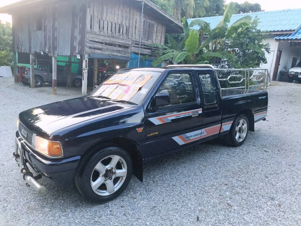 1992 Isuzu TFR III 2