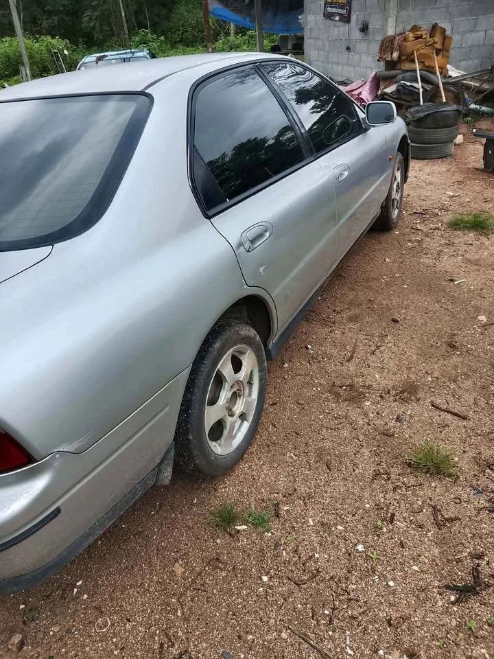 1995 Honda Accord V 2