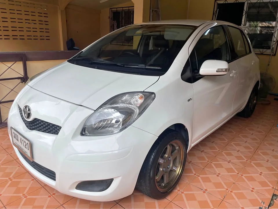 2011 Toyota Yaris II 2