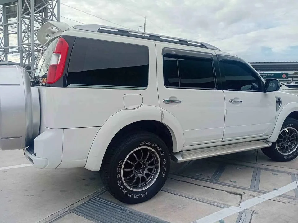 2010 Ford Everest I 2