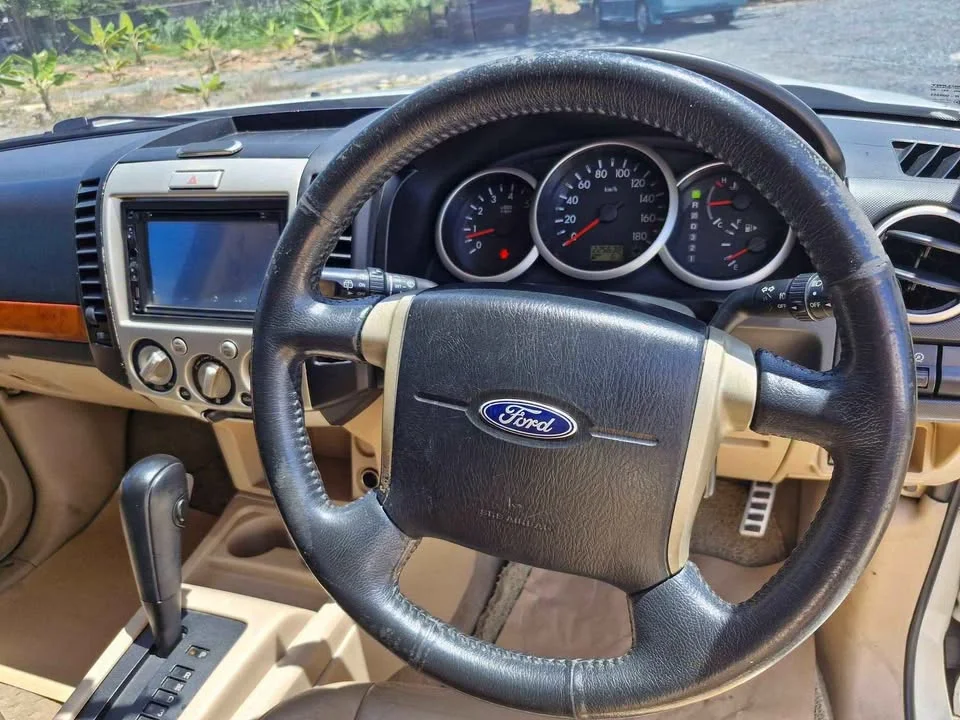 2010 Ford Everest I 3