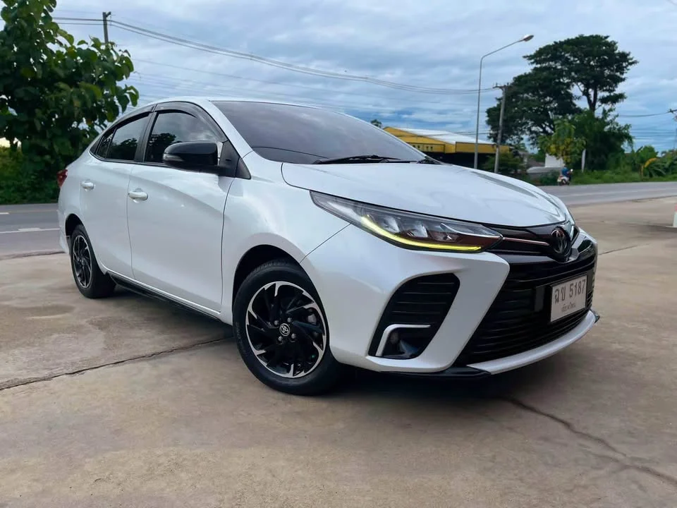 Toyota Yaris ATIV III 2