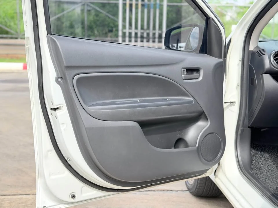 2013 Mitsubishi Mirage VI 2