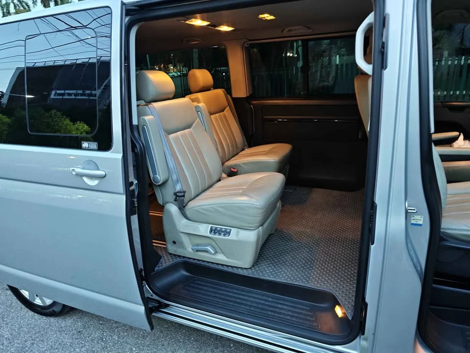 2012 Volkswagen Caravelle T5 3