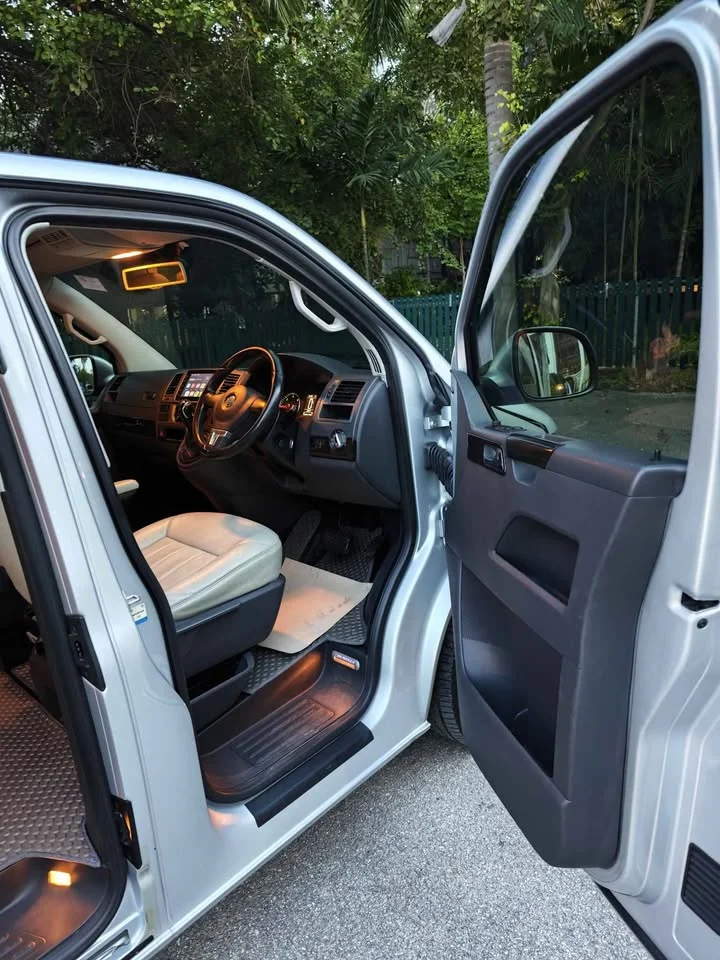 2012 Volkswagen Caravelle T5 2