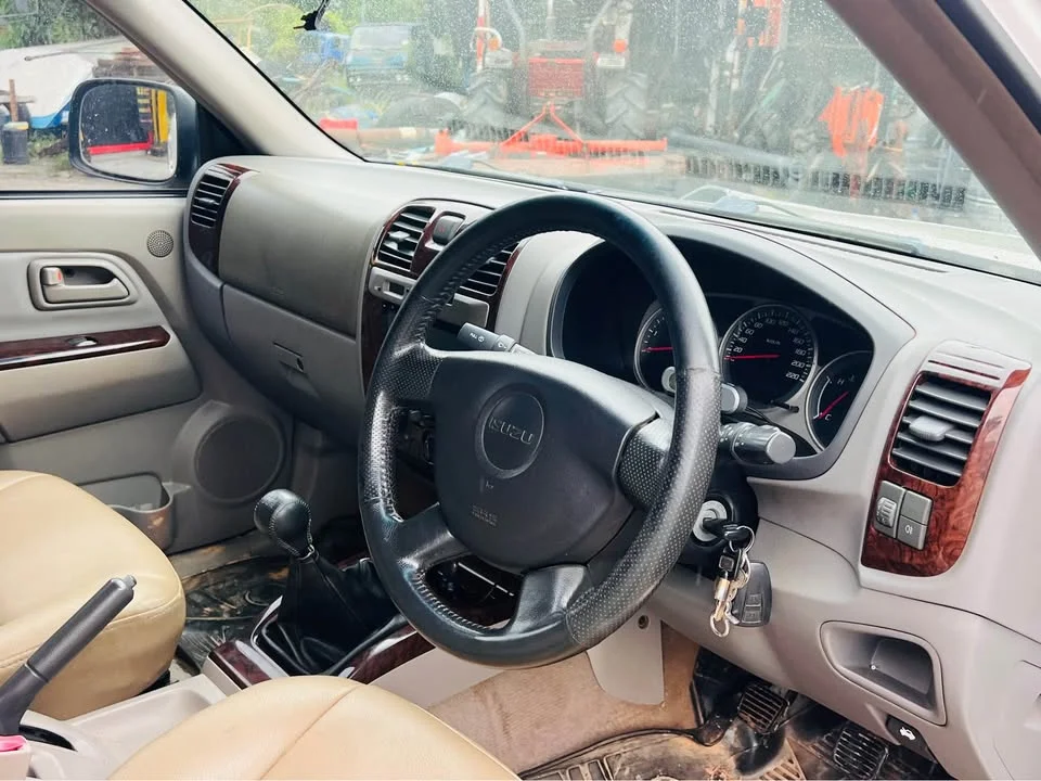 2006 Isuzu MU-7 3