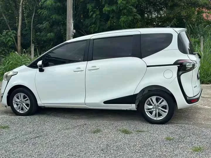 2017 Toyota Sienta II 3