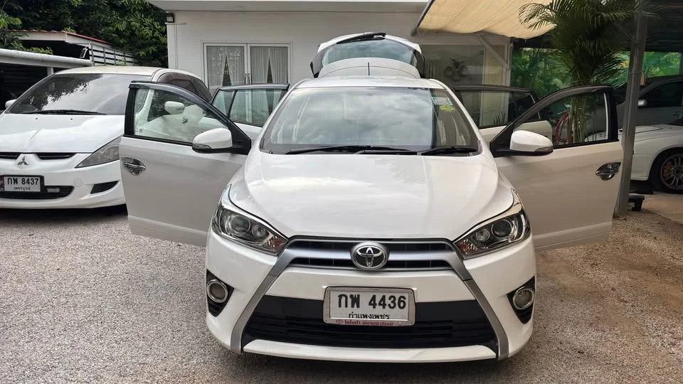 2015 Toyota Yaris III 2