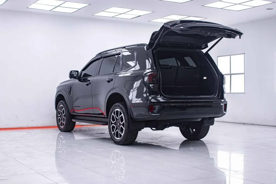 2023 Ford Everest III 3