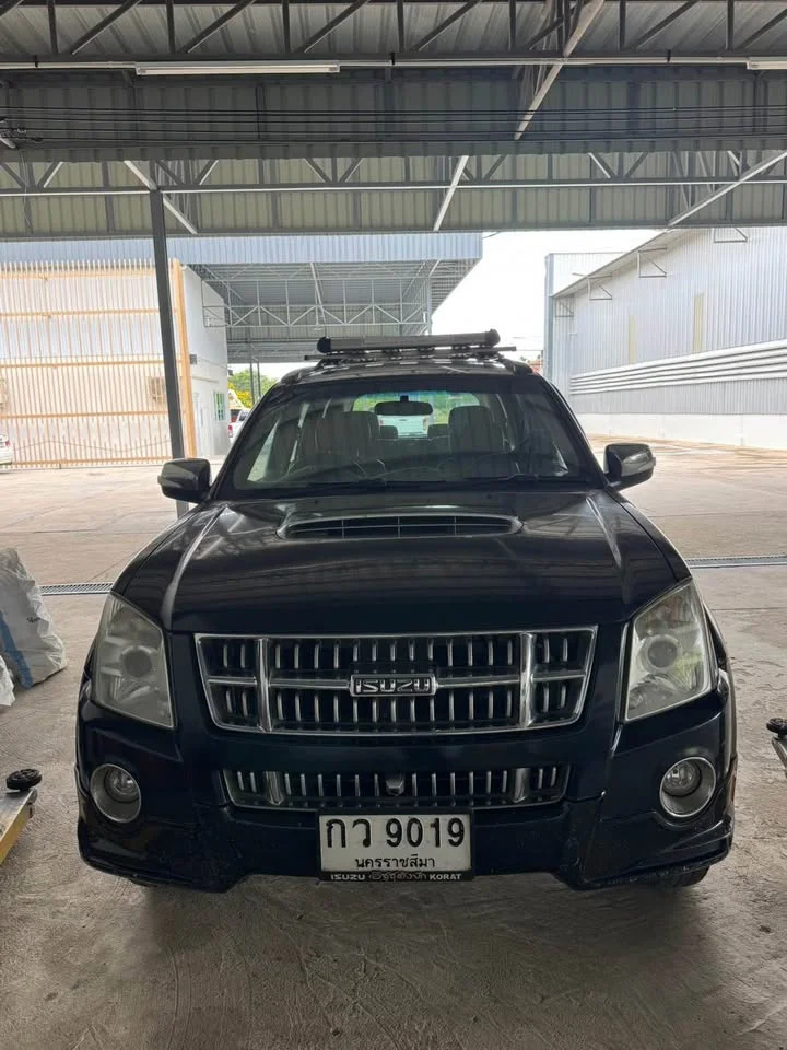 2011 Isuzu MU-7 3