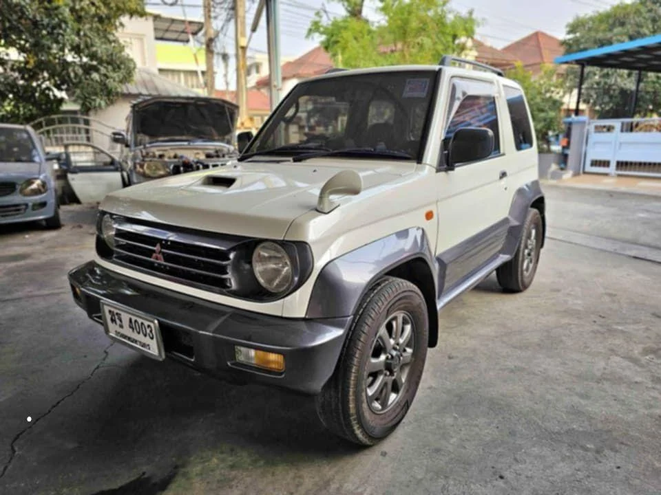 2011 Mitsubishi Pajero Junior 3