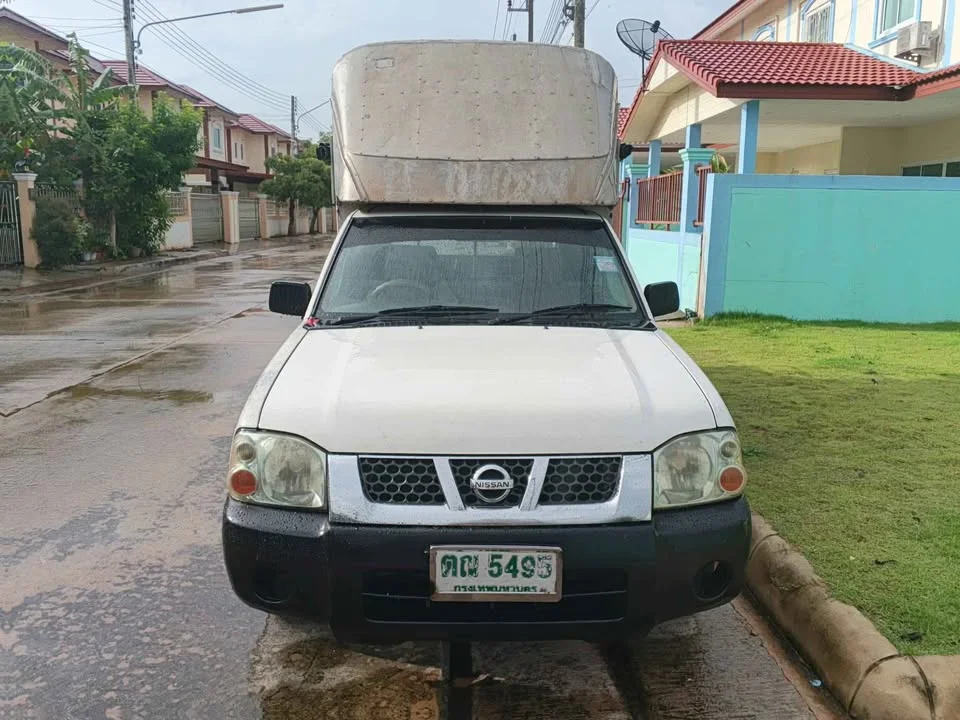 2005 Nissan Frontier I 3