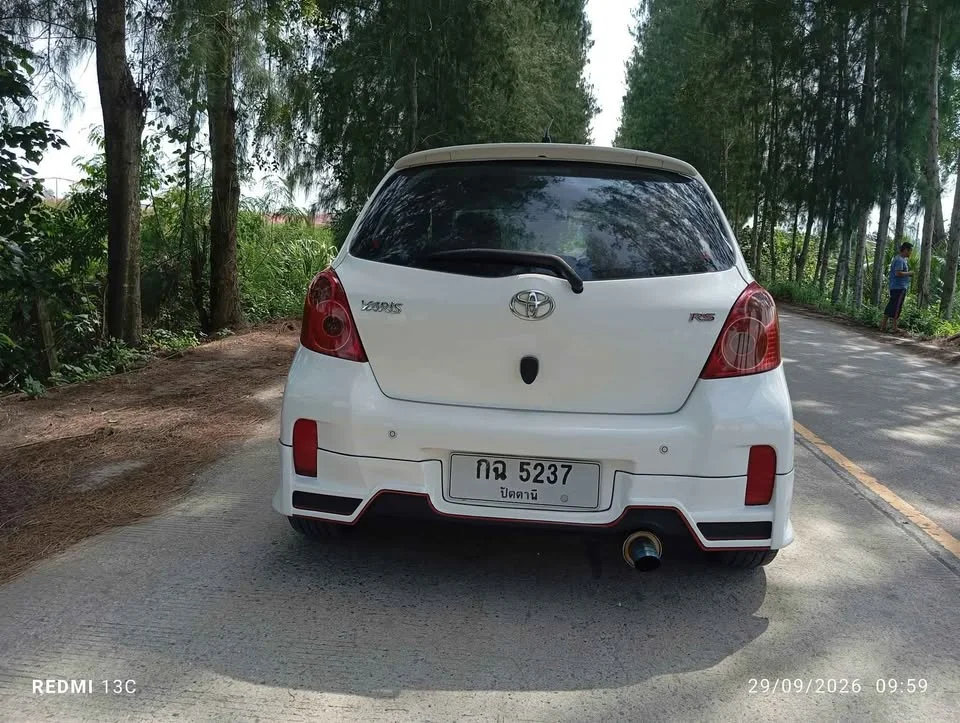 2012 Toyota Yaris II 2