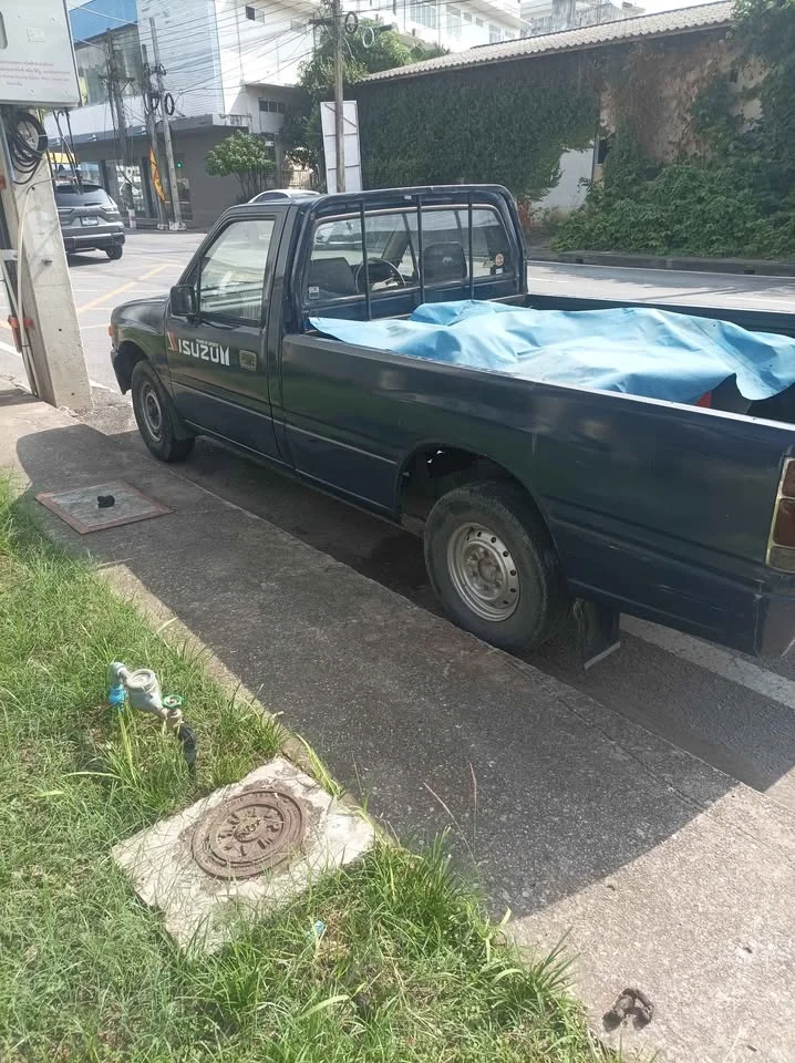 1990 Isuzu TFR III 2