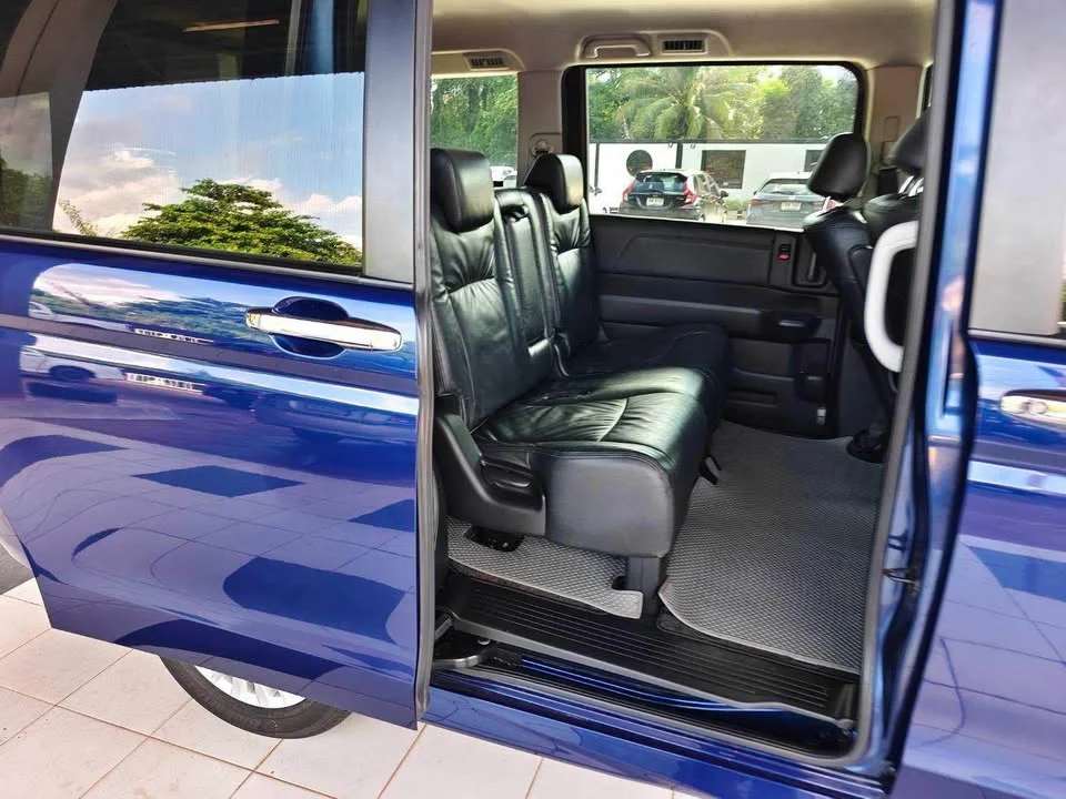 2012 Honda Stepwgn IV 2