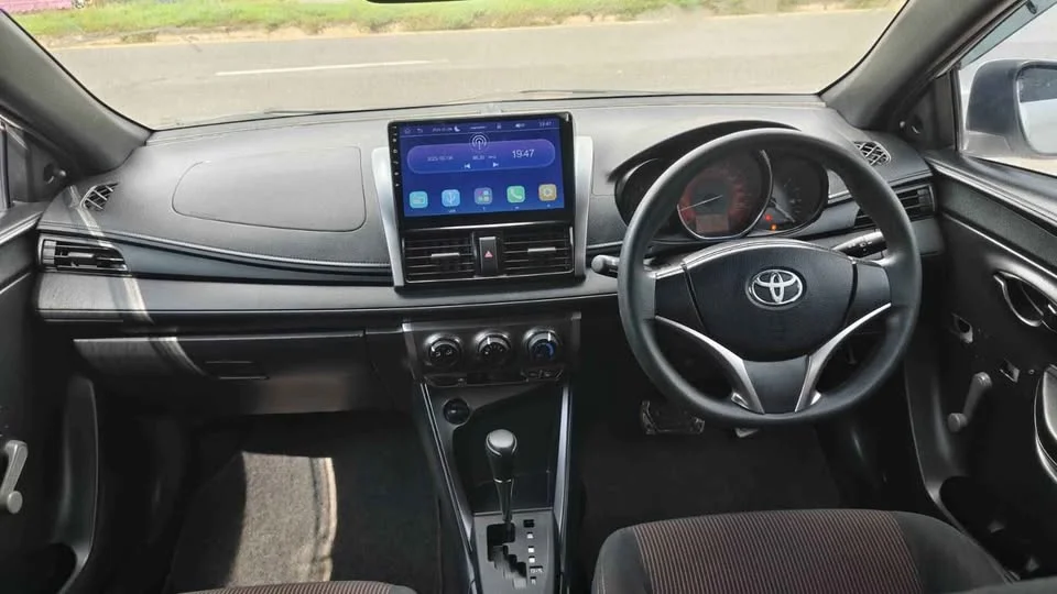 2015 Toyota Yaris III 2