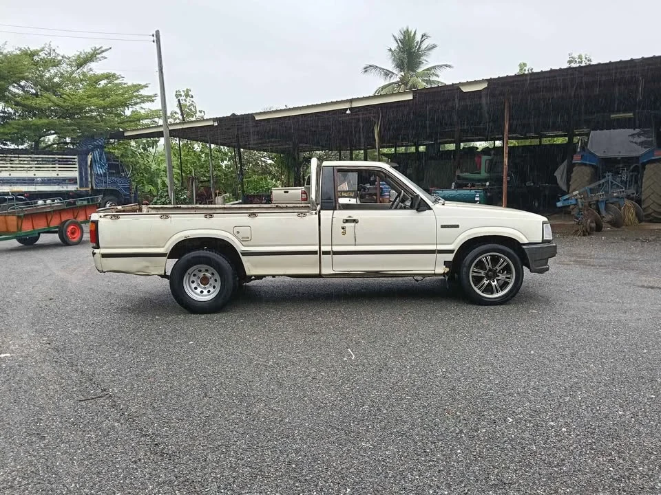 1990 Mazda B2500 IV 2