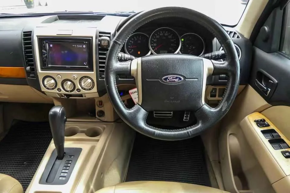 2011 Ford Everest I 2