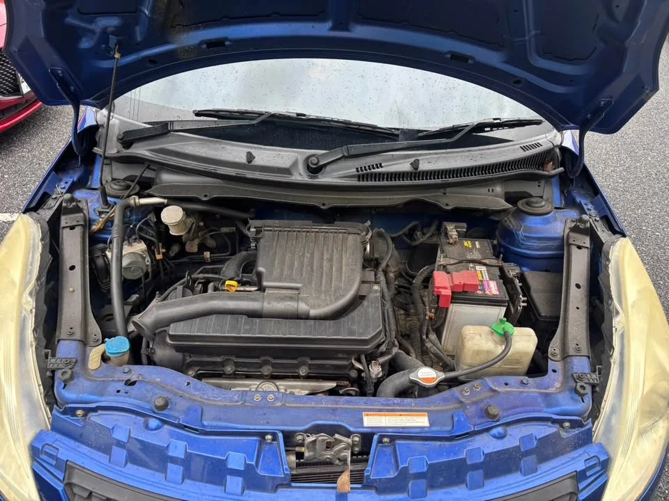 2013 Suzuki Swift II 2