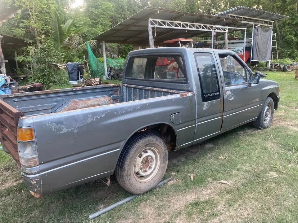1996 Isuzu TFR III 3