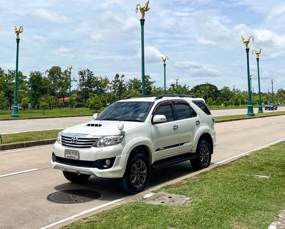 2013 Toyota Fortuner I 3