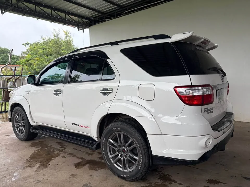 2010 Toyota Fortuner I 3