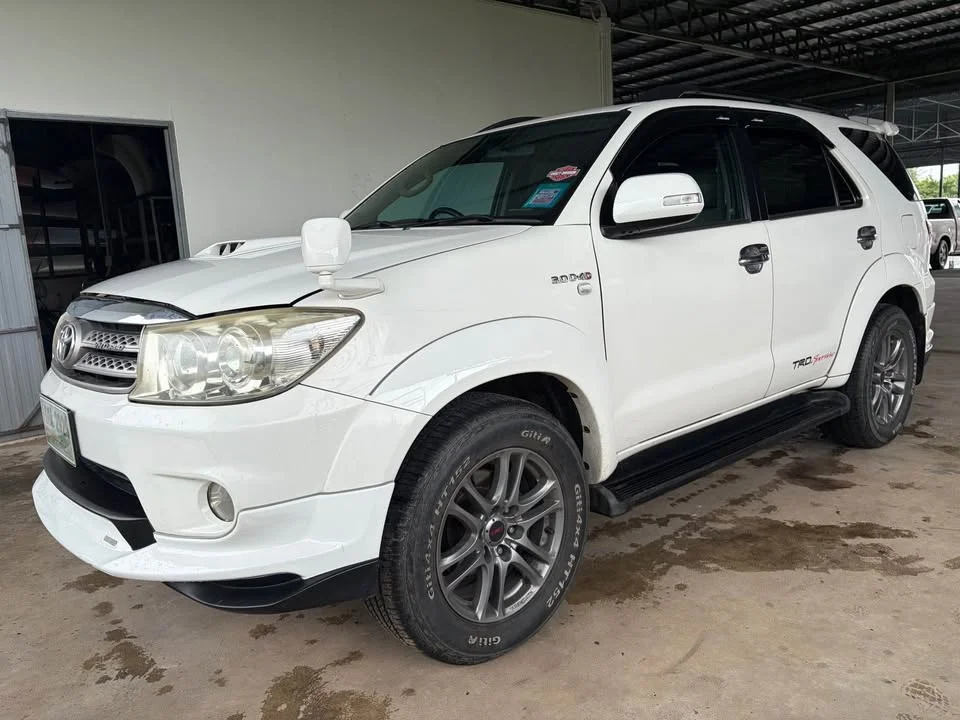 2010 Toyota Fortuner I 2