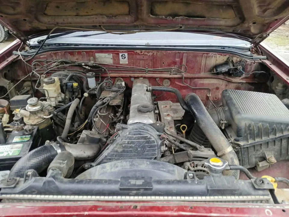 2000 Mazda 2500 Fighter V 2
