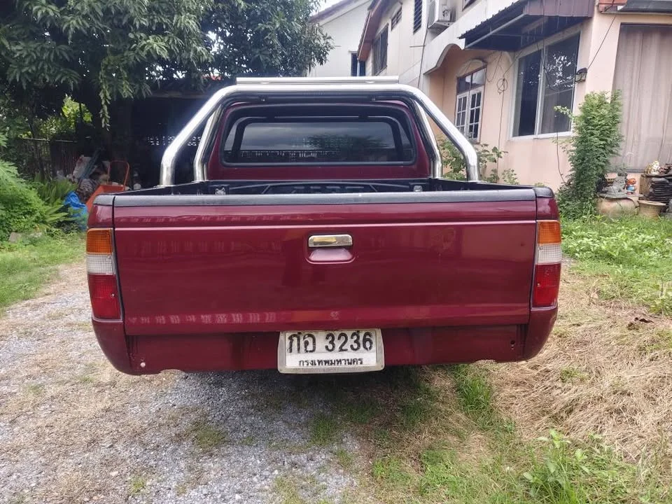 2000 Mazda 2500 Fighter V 2