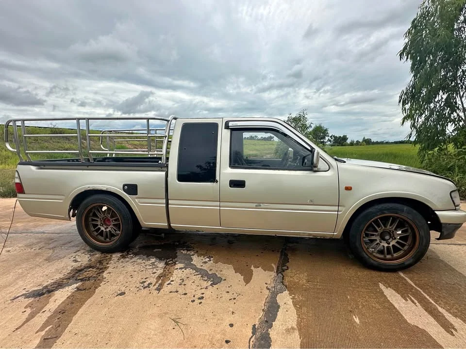 2001 Isuzu Faster Dragon Eyes III 3