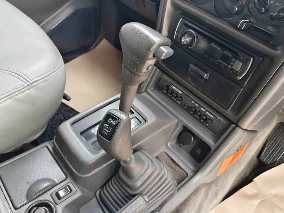 2001 Mitsubishi Pajero II 2