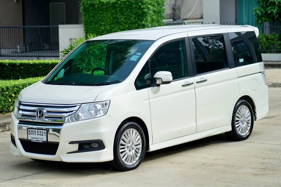 2013 Honda Stepwgn IV 3