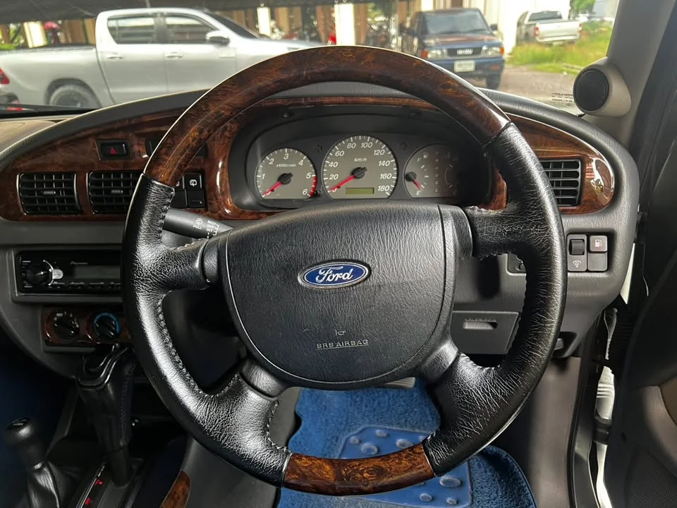 2004 Ford Everest I 3
