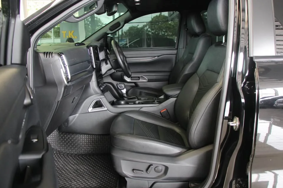 2023 Ford Everest III 2