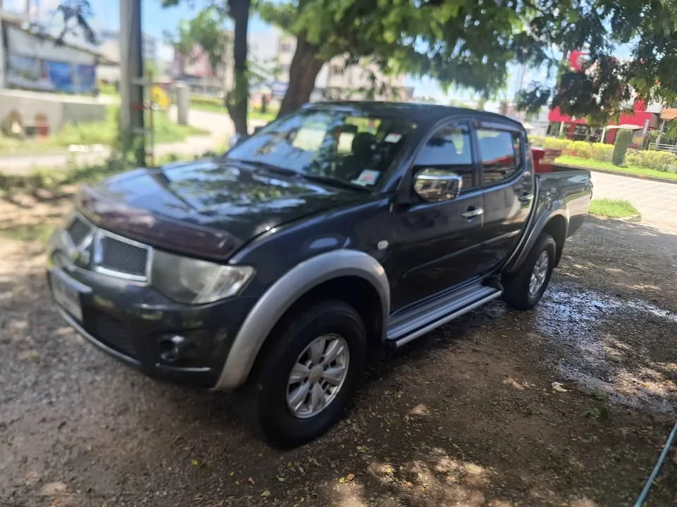 2012 Mitsubishi Triton IV 2