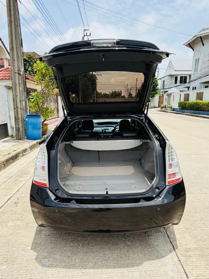 2011 Toyota Prius III 2