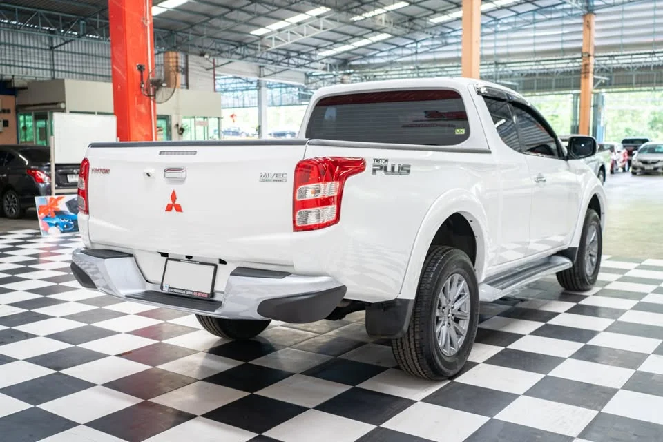 2017 Mitsubishi Triton V 3