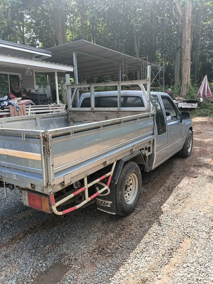 1997 Isuzu TFR III 2