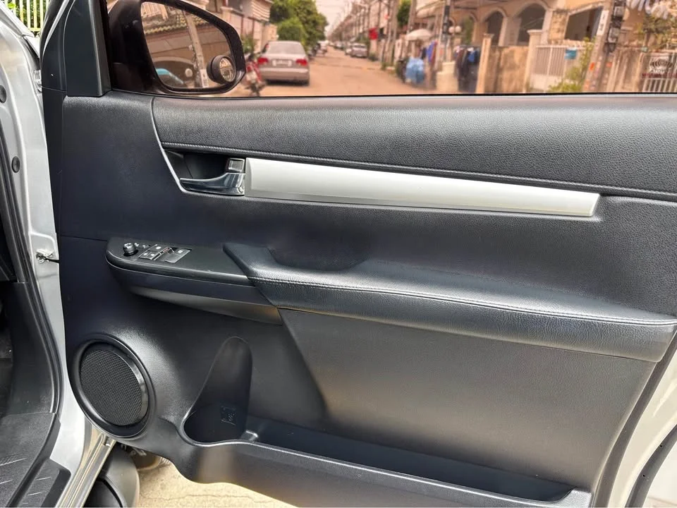 2019 Toyota Hilux VIII 2