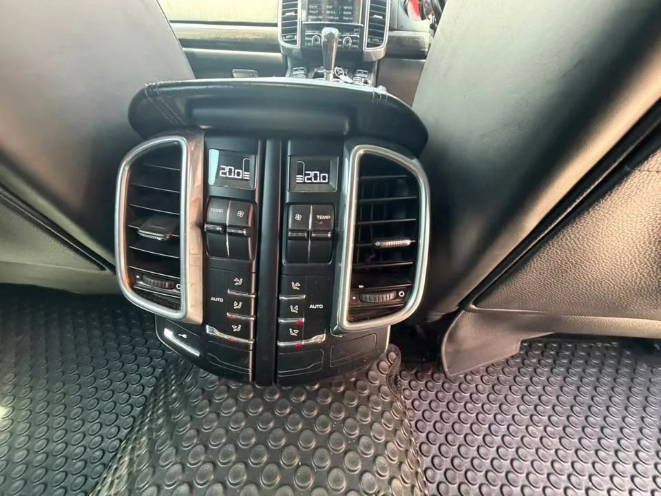 2010 Porsche Cayenne II 2