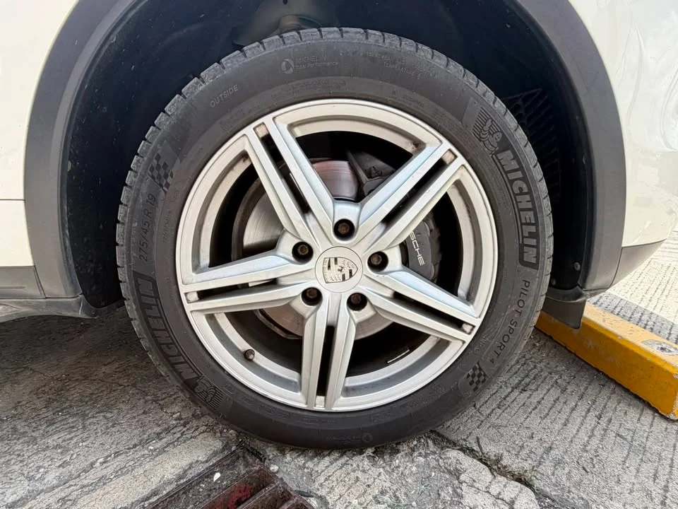 2010 Porsche Cayenne II 3